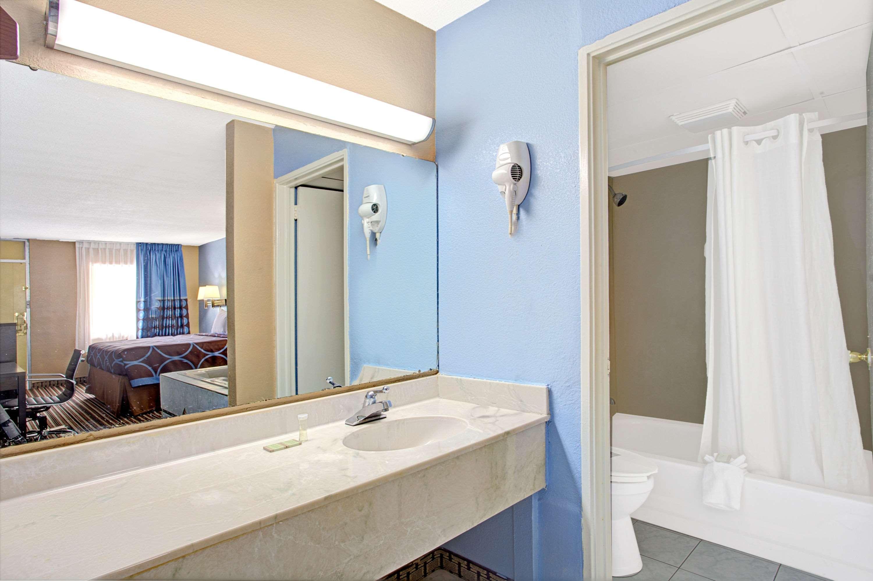 Downtown Inn & Studio Suites Мемфис Экстерьер фото