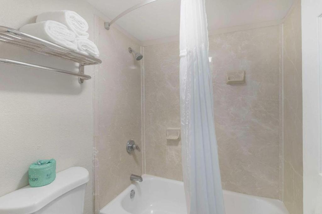 Downtown Inn & Studio Suites Мемфис Экстерьер фото