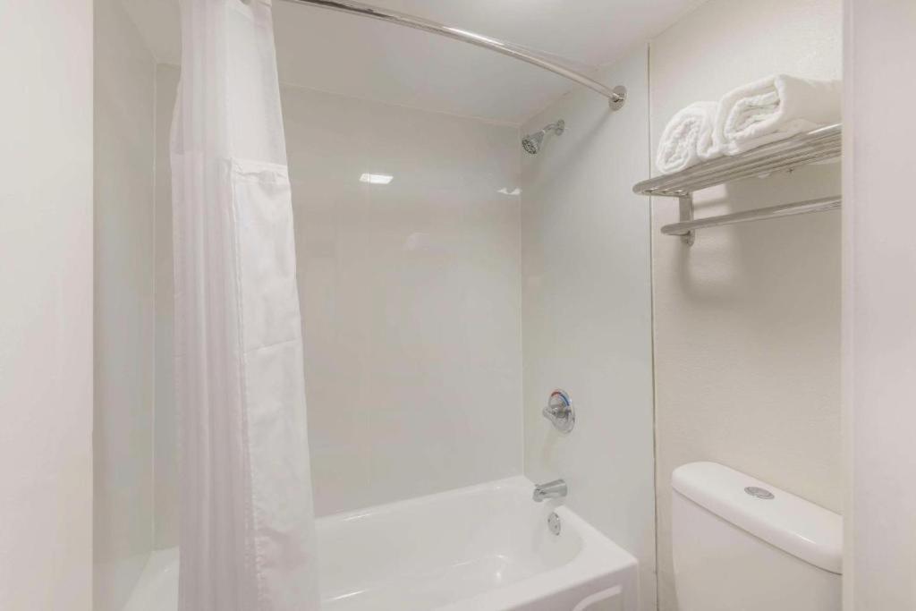 Downtown Inn & Studio Suites Мемфис Экстерьер фото